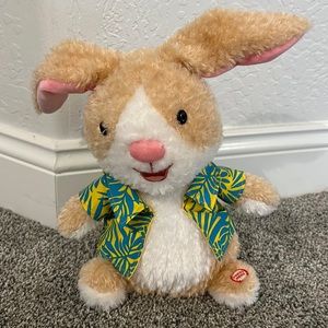 Singing bunny, works with batteries ( not included)